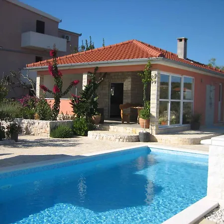 In - Sibenik Riviera 36450 *